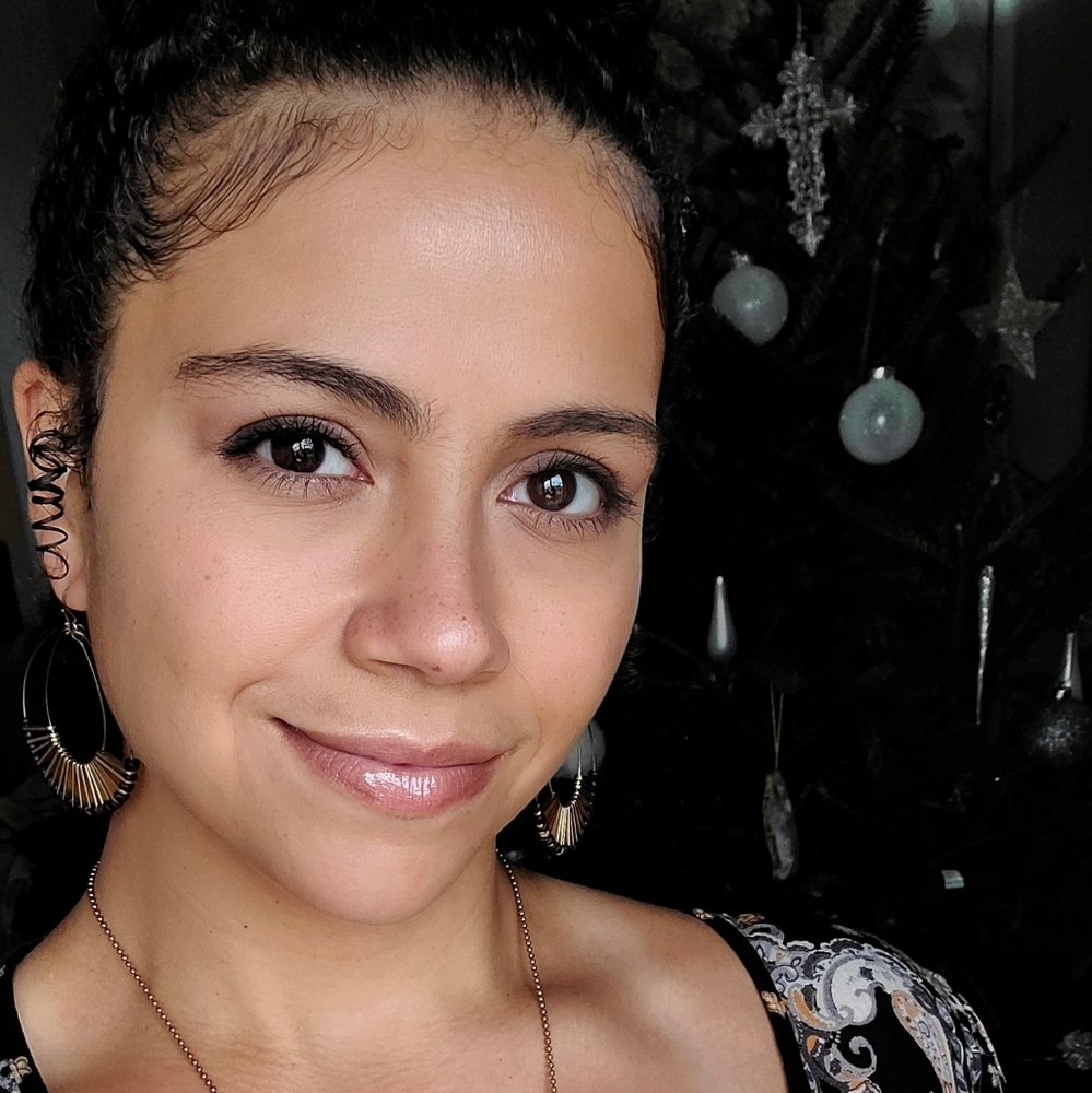 Meet your Posher, Leslie-claire